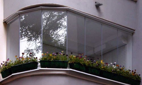 Безрамное остекление балконов в Харькове от компании Вокс