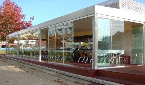 Безрамное остекление ресторанов в Харькове от компании Вокс